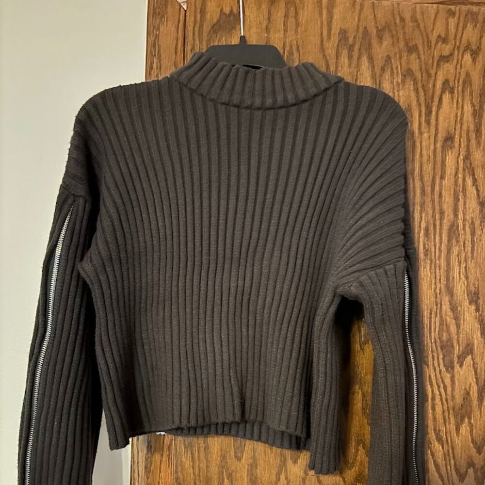 ZARA KNIT Green Color Sweater with Zippers on Sleeves (US Large)